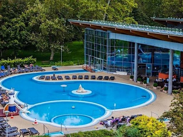 Hotel Azúr Siófok közvetlenül a Balaton parton