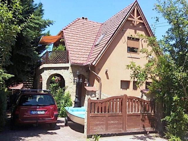 Vár-Lak Apartman Balatonkenese