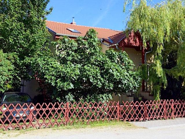 Péter-Fia Apartman Balatonkenese