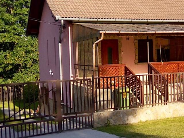 Gyöngy Apartmanház II Igal