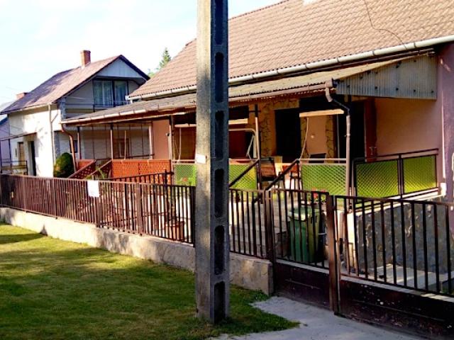 Gyöngy Apartmanház Igal