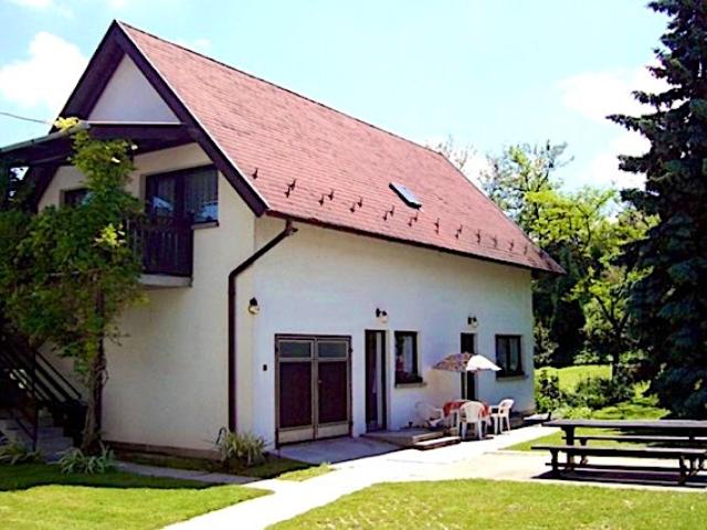 Gyöngyvirág Apartmanház Balatonboglár