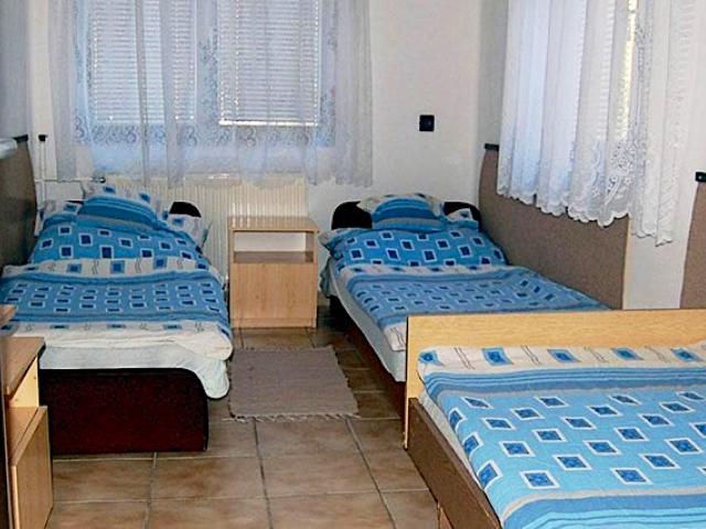 Aranymedve Vendégház És Apartmanok Poroszló