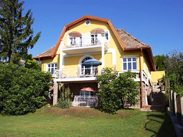 Gyöngyöm Apartman Balatonalmádi