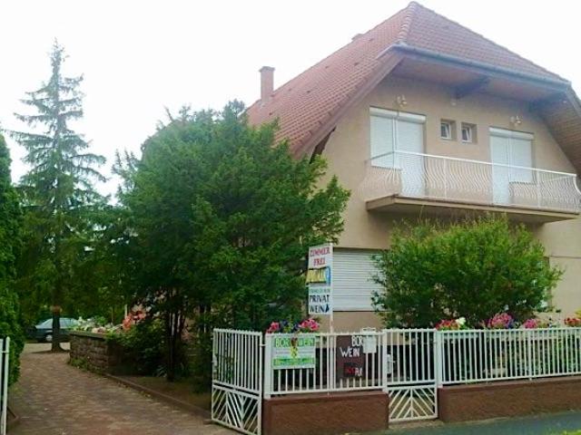 Pávics Apartmanház Balatonboglár