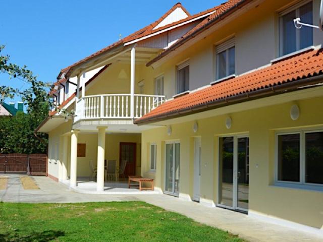 Villon Apartmanház Balatonlelle