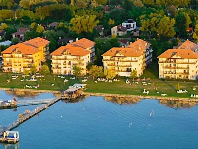 Balatonőszödön 4 fős apartman a Balatontól 150 m-re saját stranddal