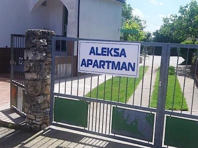 Aleksa Apartman Lesencetomaj