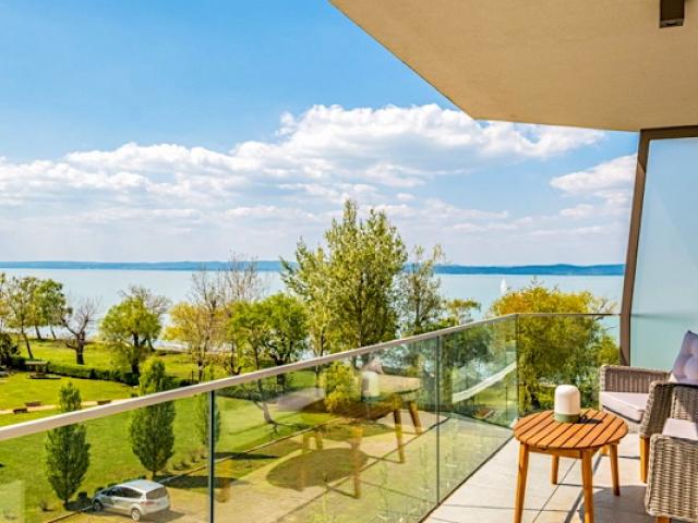 Coral 64 Premium Apartment Siófok