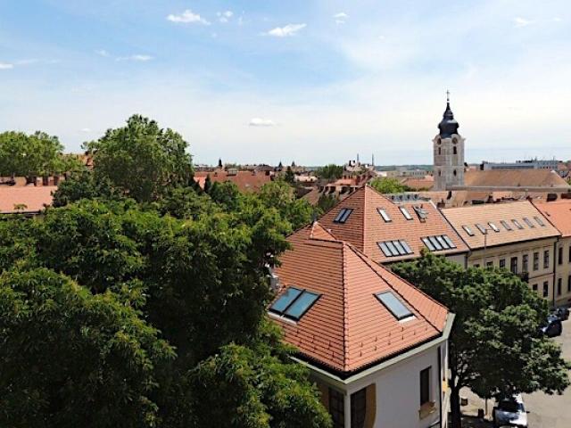 Alkotmány Corner Pécs